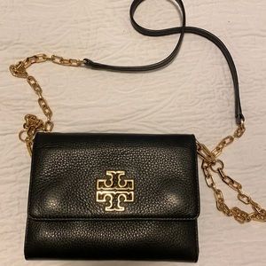 Tory Burch Britten Chain Wallet in Black
